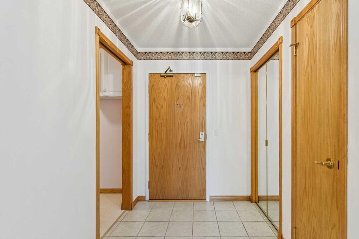Property Photo:  6868 Sierra Morena Boulevard SW 321  AB T3H 3R6 