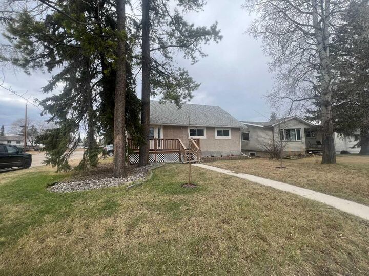 Property Photo:  4238 5 Avenue  AB T7E 1A7 