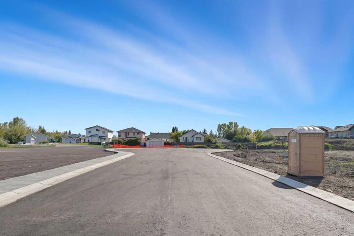 Property Photo: 12 Dunham Court NW AB T0L 2A0