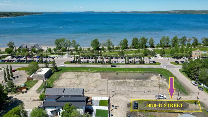 Property Photo:  5020 42 Street  AB T4S 1C1 