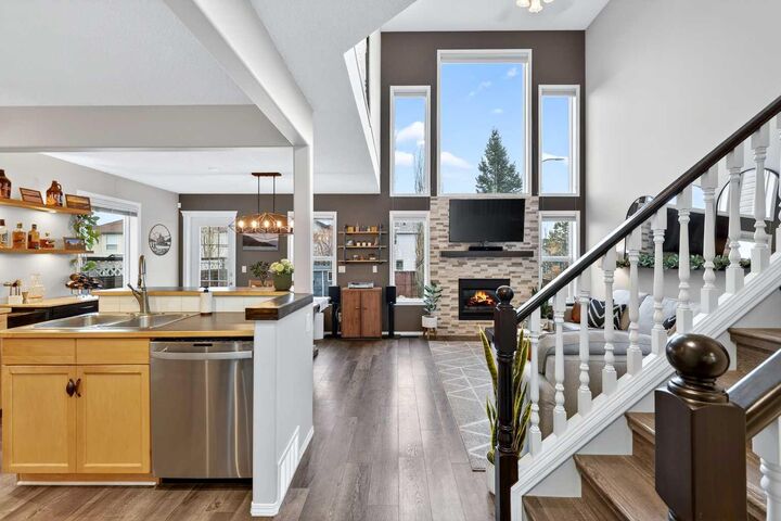 Property Photo:  92 Bridlewood Park SW  AB T2Y 3R8 