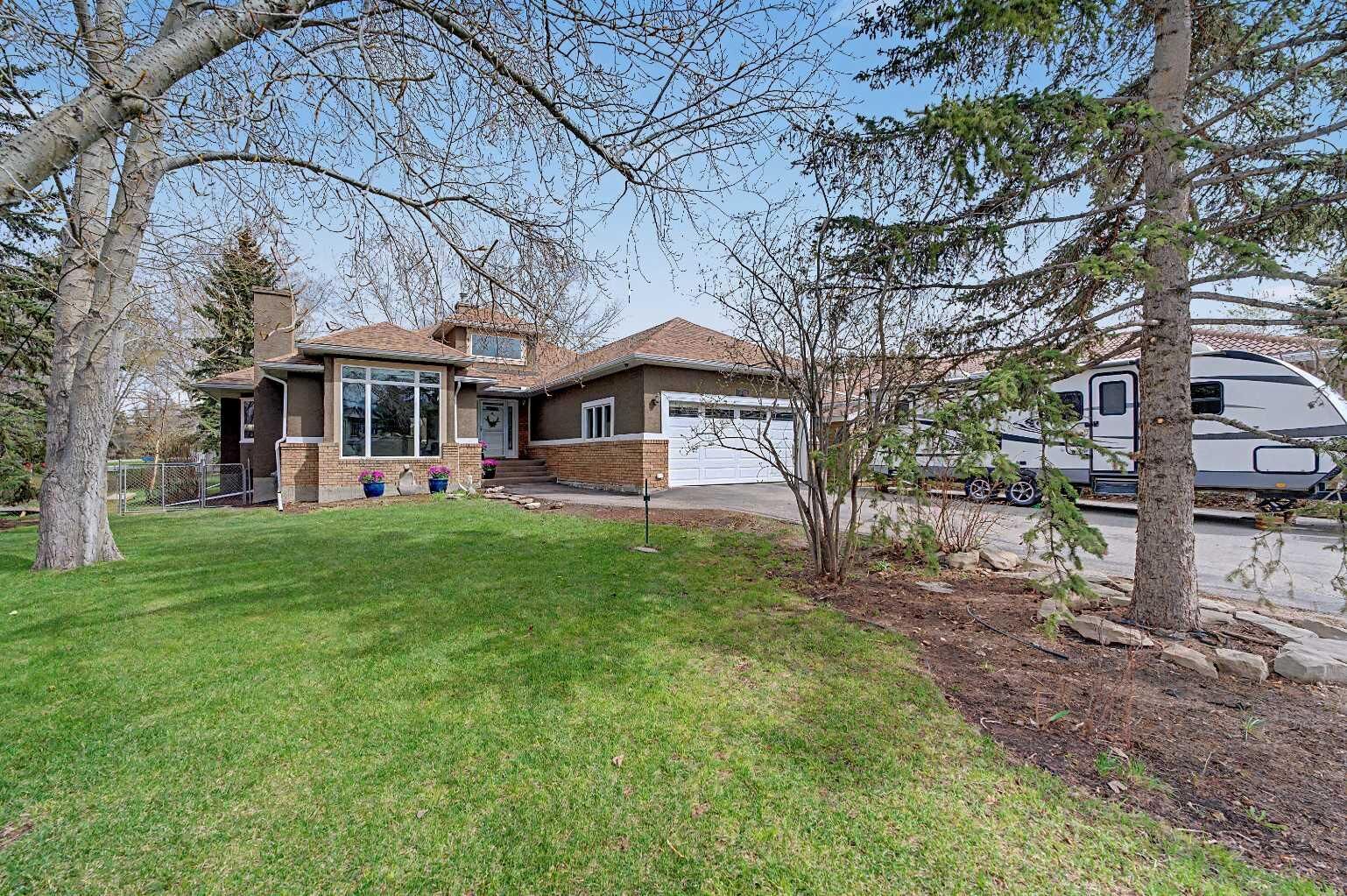 Property Photo:  756 East Chestermere Drive  AB T1X 1A6 