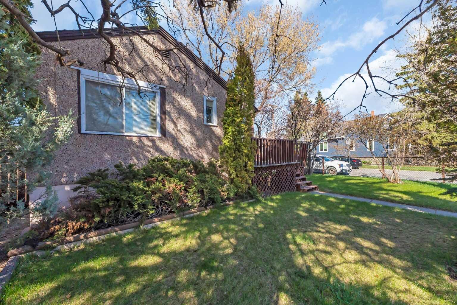 Property Photo:  426 8 Avenue NE  AB T2E 0R2 