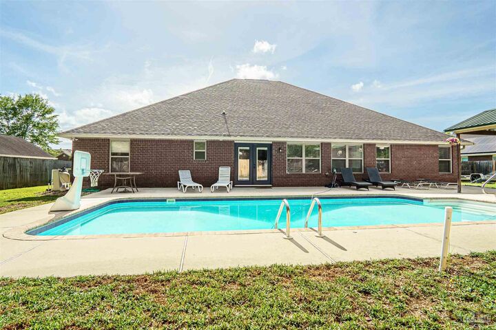 Property Photo: 5580 Madelines Way FL 32571