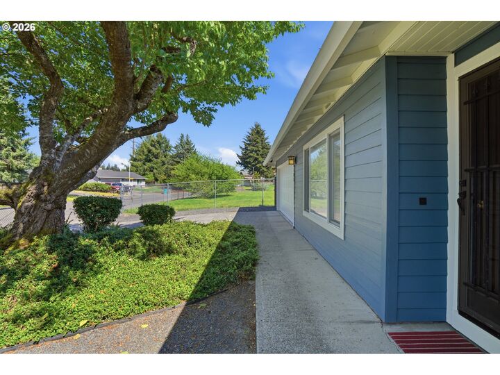 Property Photo:  16505 NE 11th St  WA 98684 