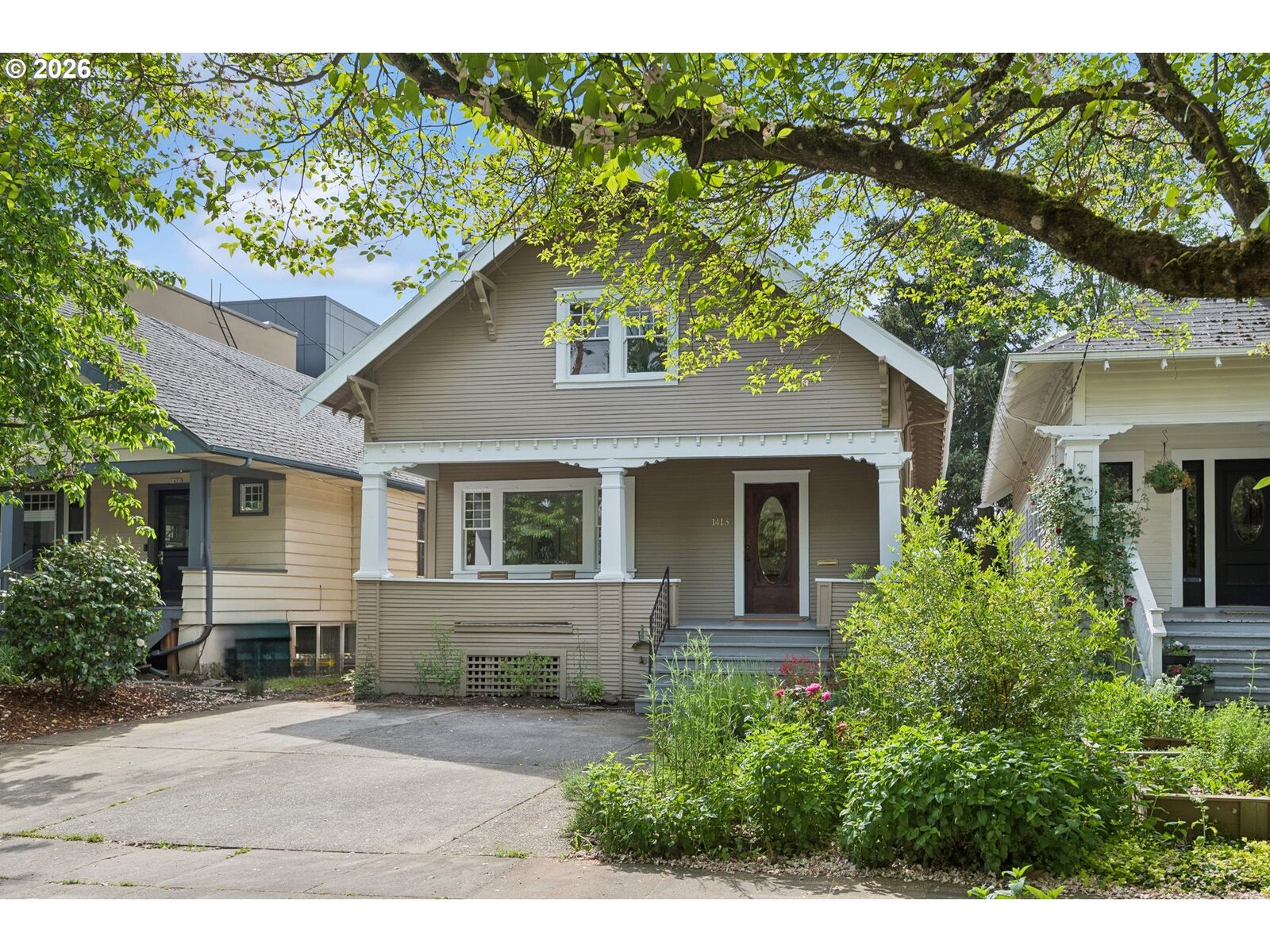 Property Photo: 1415 SE 50th Ave OR 97215