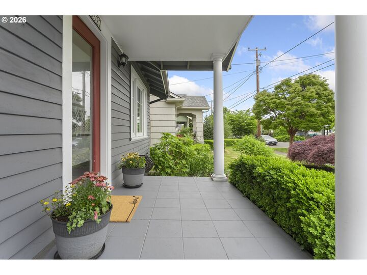 Property Photo:  3527 NE 71st Ave  OR 97213 