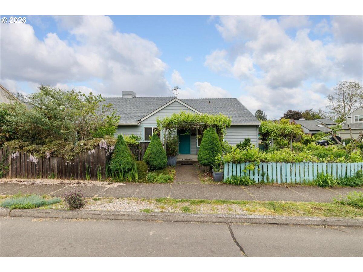 Property Photo:  10619 SW Windsor Pl  OR 97223 