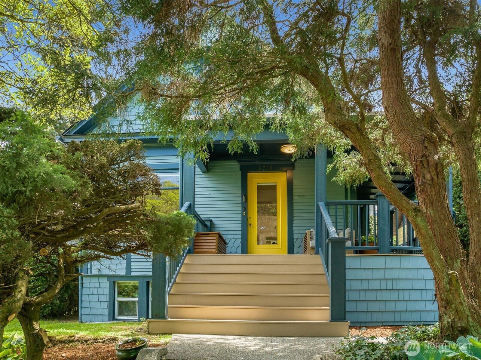 Property Photo:  2516  3rd Avenue W  WA 98119 