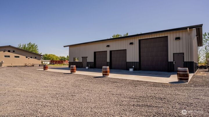 Property Photo: 3962 Road F NE WA 98837
