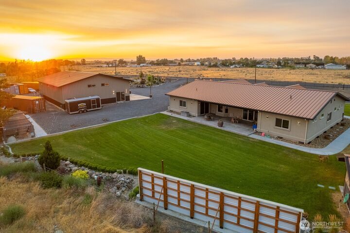 Property Photo: 3962 Road F NE WA 98837