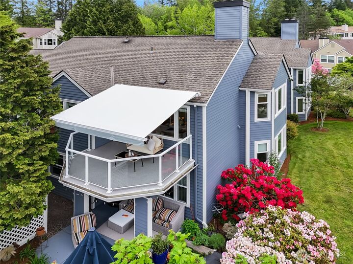 Property Photo: 22471 SE 42nd Terrace 2204 WA 98029