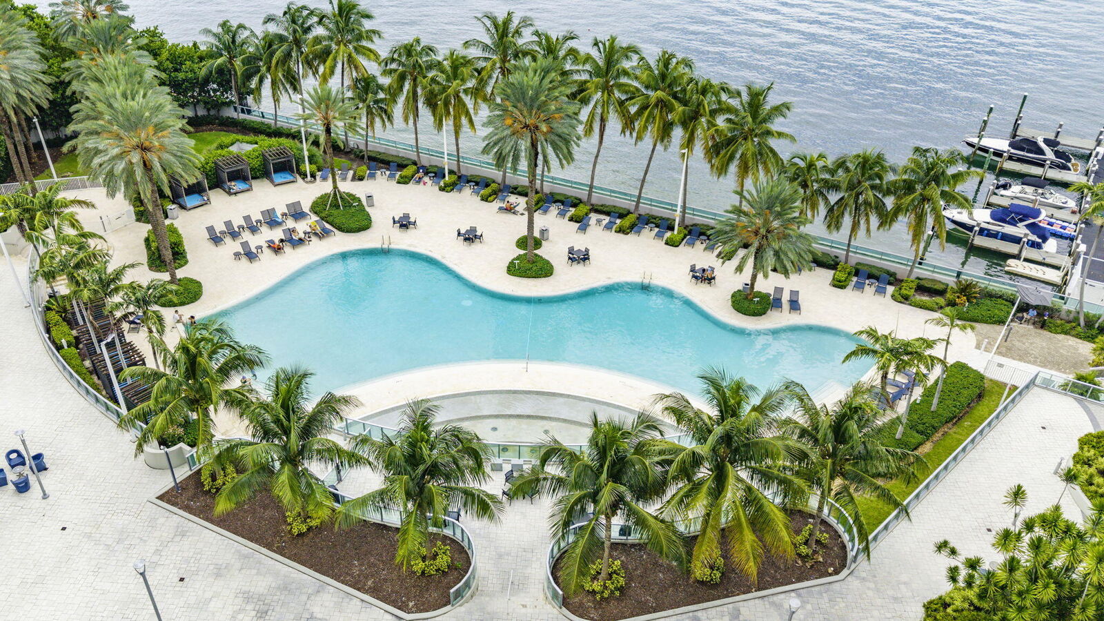 Property Photo:  1500 Bay Road 1122S  FL 33139 