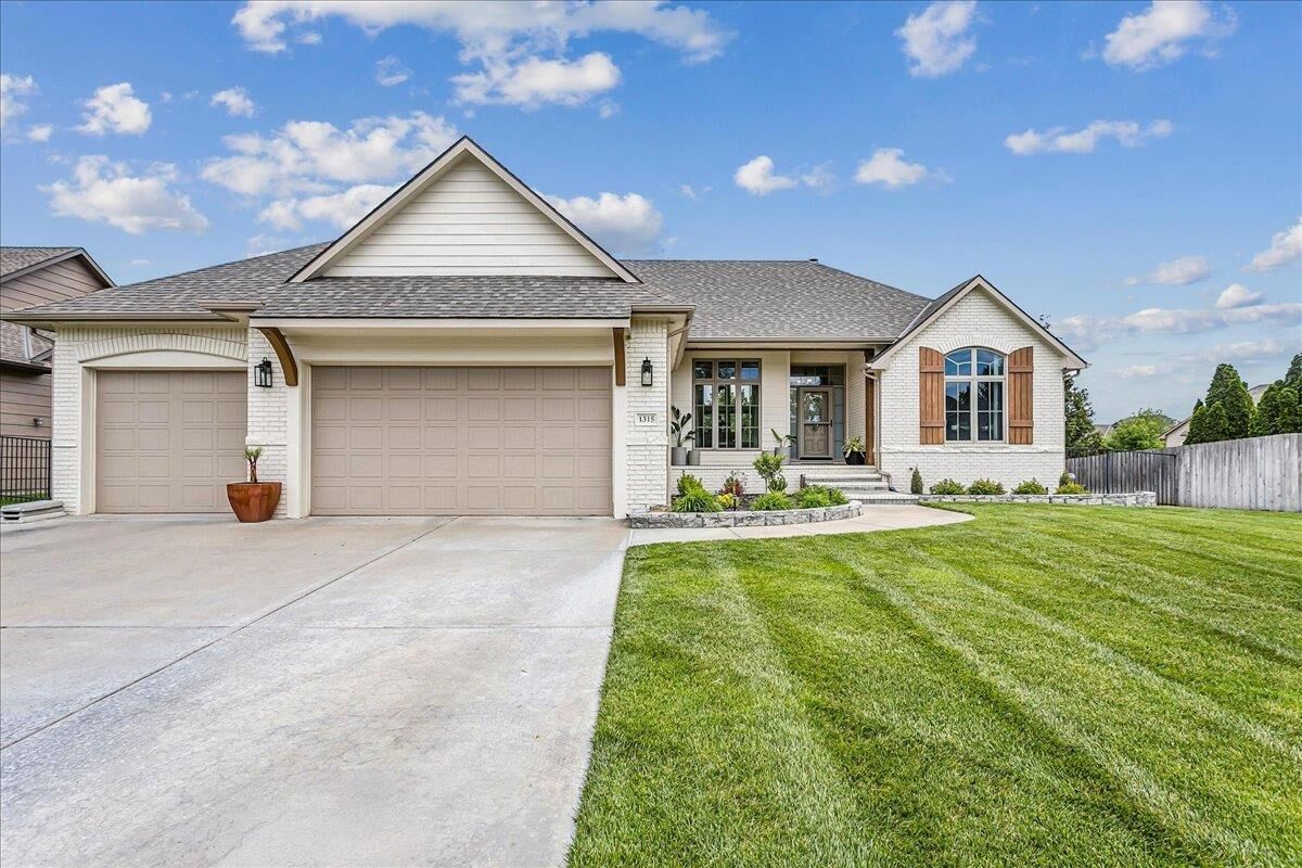 Property Photo:  1315 S City View Cir  KS 67235-3446 