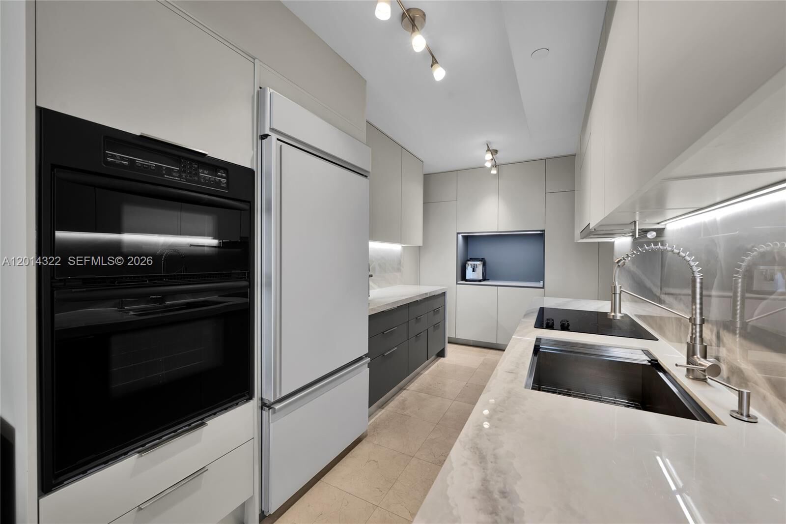 Property Photo: 1800 S Ocean Dr 2007 FL 33009
