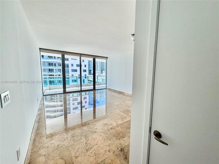 Property Photo:  1331 Brickell Bay Dr 1006  FL 33131 