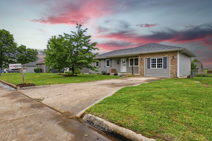Property Photo: 2511 S Orchard Avenue MO 65613