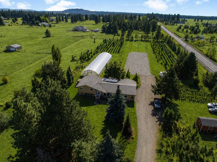 Property Photo: 1415 W Viewmont Rd WA 99224