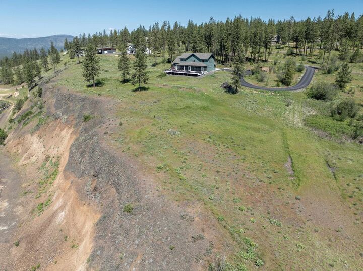 Property Photo:  6560 Pine Ridge Way  WA 99026 