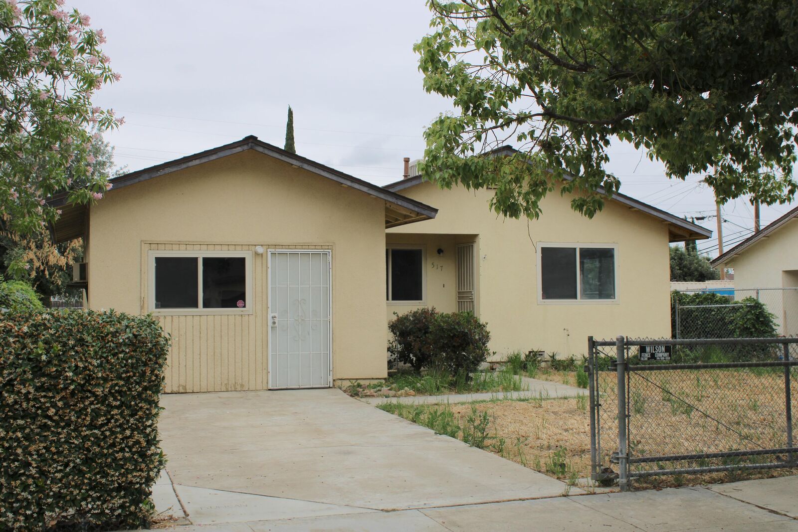 Property Photo: 517 S R Street CA 93274