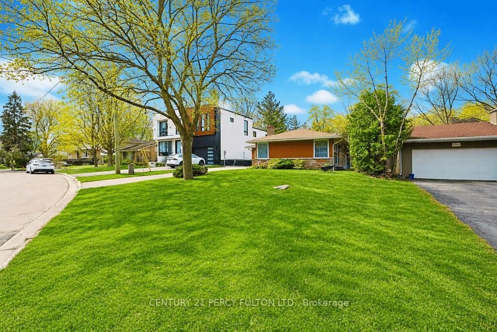 Property Photo: 1386 Forest Glade Road ON L6H 2G3