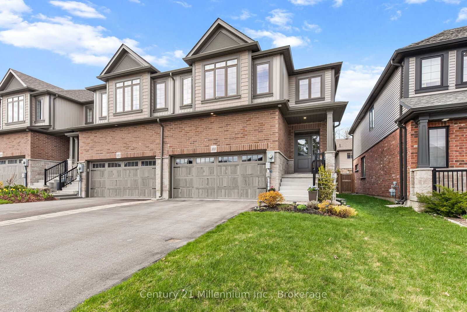 Property Photo:  1010 Wright Drive  ON L4R 0E4 