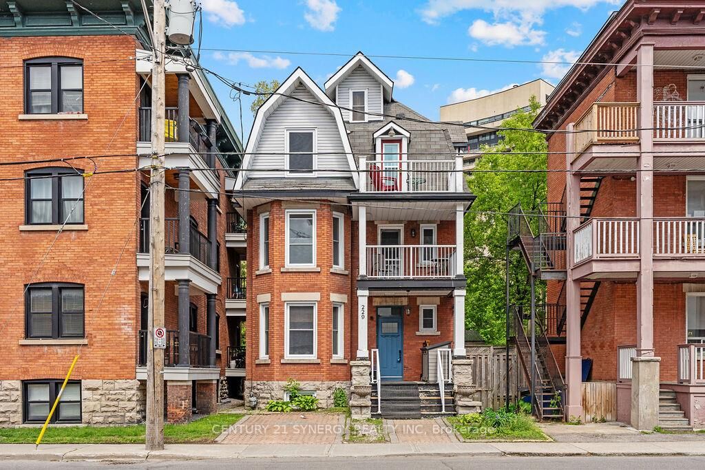 Property Photo: 229 Charlotte Street 2 ON K1N 8L1