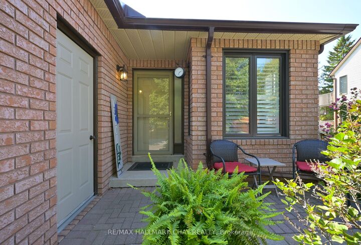 Property Photo: 45 Green Briar Road ON L9R 1R6
