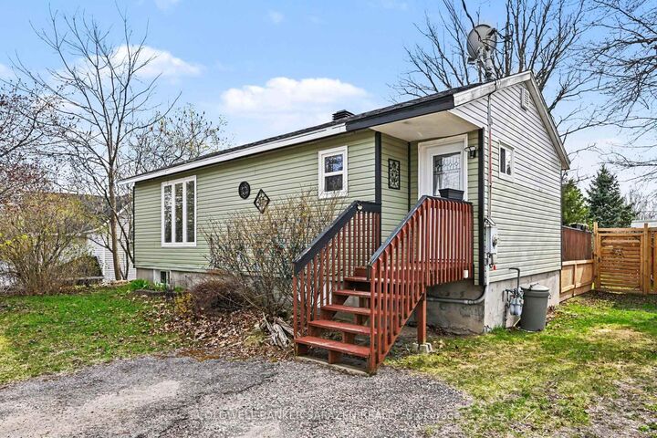 32 Phillips Street — photo 1