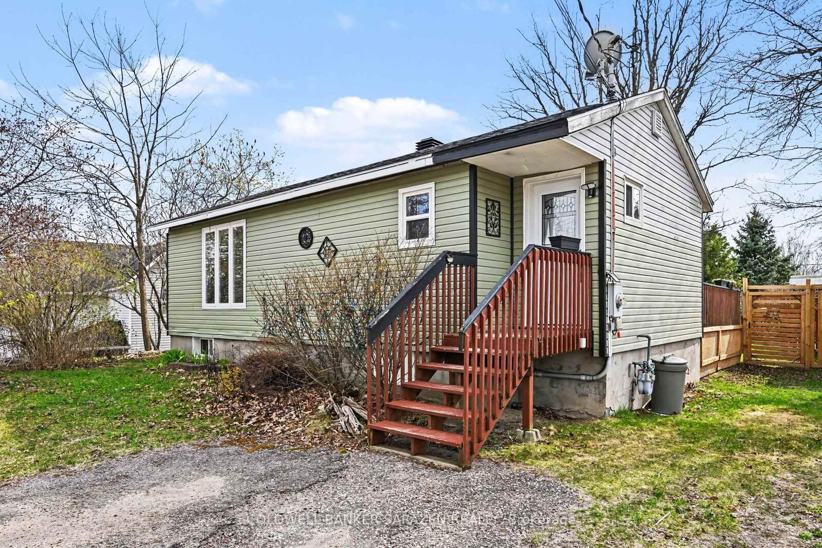Property Photo: 32 Phillips Street ON K0A 1G0