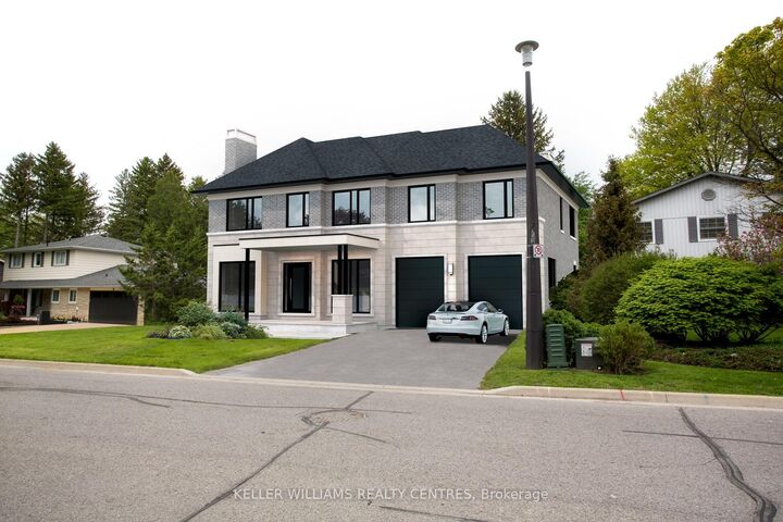 Property Photo: 10 Hawthorne Lane ON L4G 3K7
