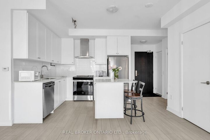 55 Duke Street W 1210 — photo 1