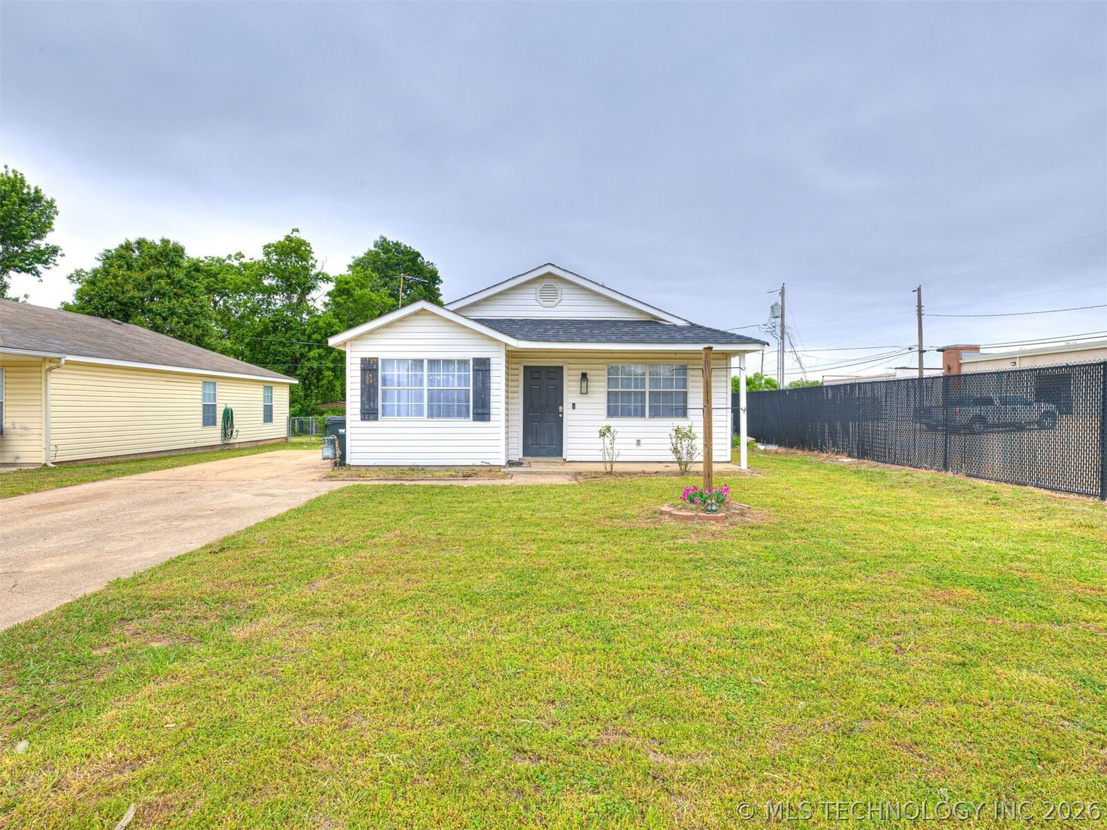 Property Photo:  17 W Ross Avenue W  OK 74066 