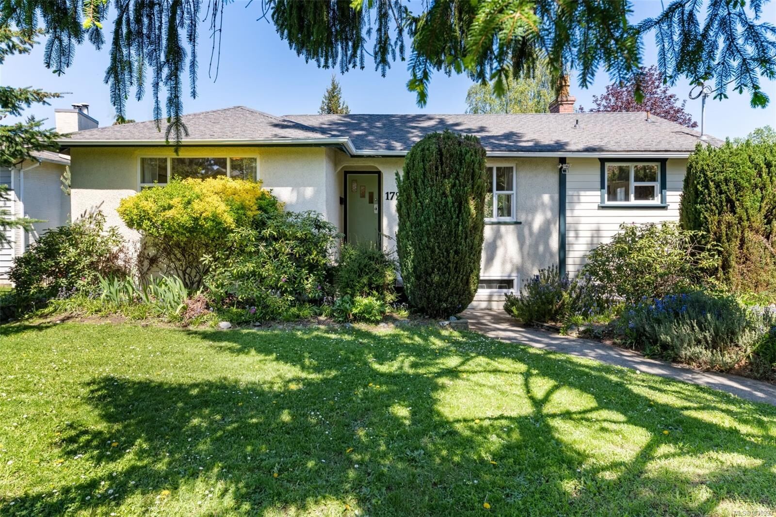 Property Photo:  1728 Kenmore Rd  BC V8N 2E7 
