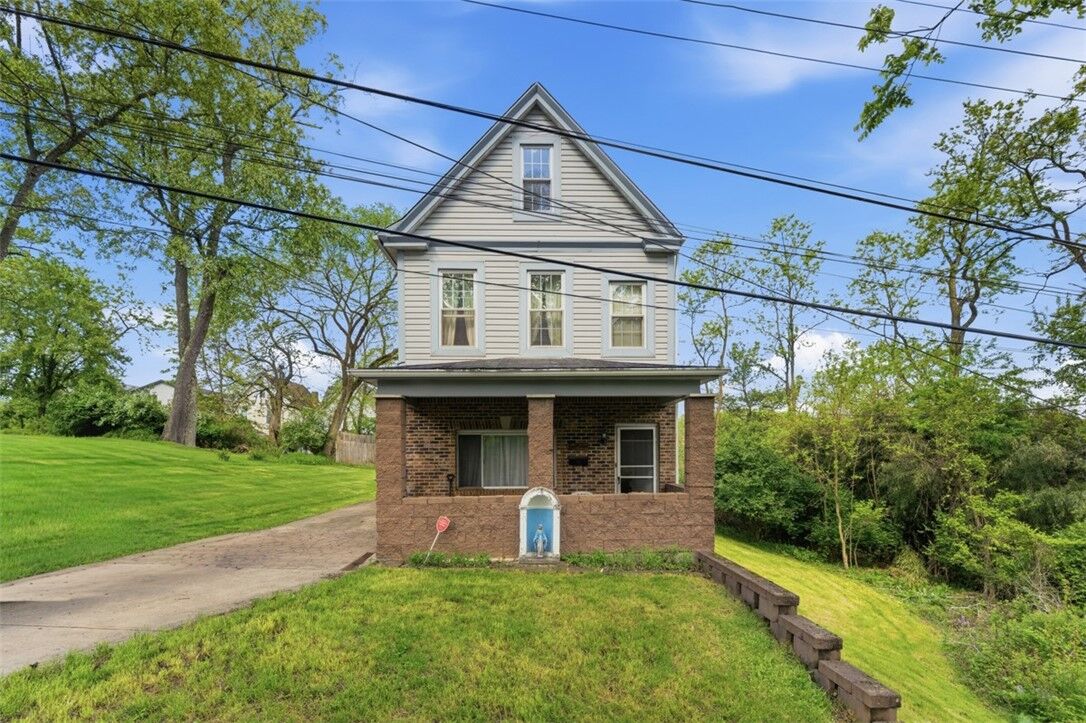 Property Photo:  1520 Alverado Ave  PA 15216 