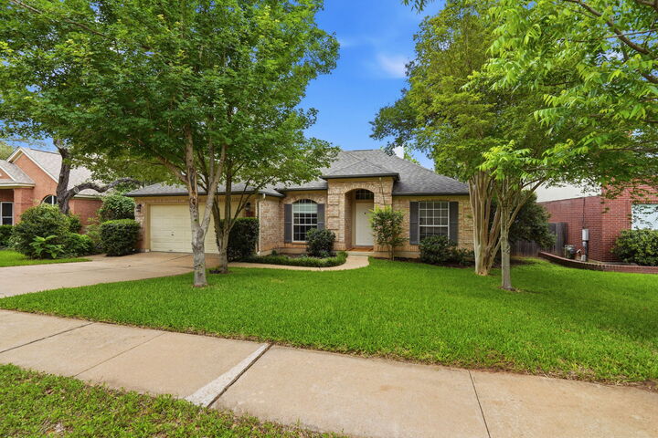 Property Photo:  1313 Roadrunner Drive  TX 78613 