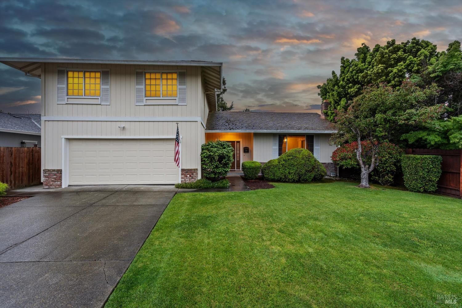 Property Photo:  812 Marguerite Way  CA 94954 