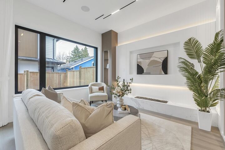 Property Photo:  4023 W 18th Avenue 2  BC V6S 1B9 