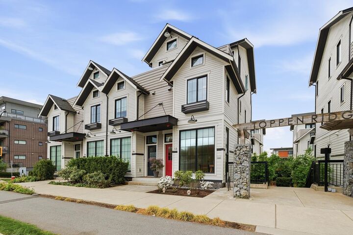 Property Photo:  237 Ridgeway Avenue 13  BC V7L 0H6 