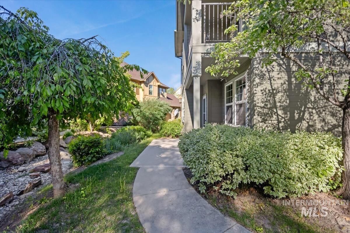 Property Photo:  1244 E Winding Creek Drive  ID 83616 