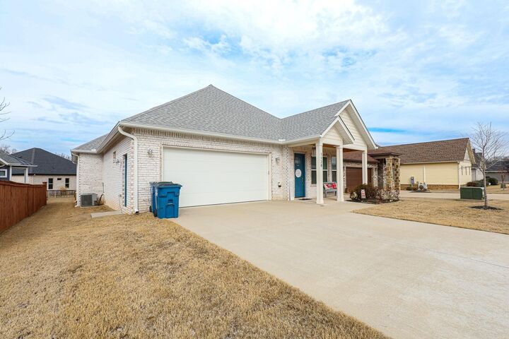 Property Photo:  1128 Essex Drive  AR 72019 