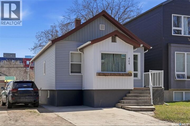 Property Photo:  404 D Avenue S  SK S7M 1R4 