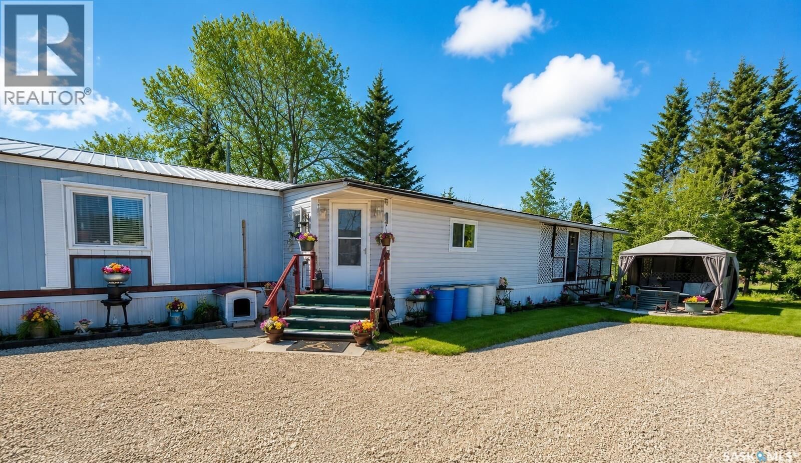 Property Photo:  110 1st Avenue W  SK S0J 2G0 