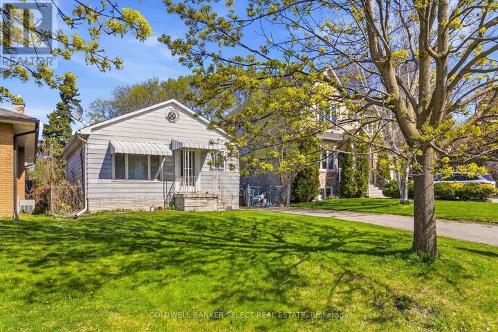 Property Photo:  879 Sixth Street  ON L5E 1N5 