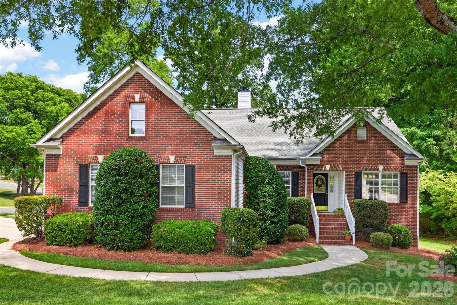 Property Photo:  1918 Weighmont Court  NC 28227 