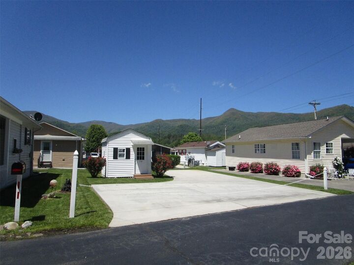 Property Photo: 158 Summer Place Drive NC 28785