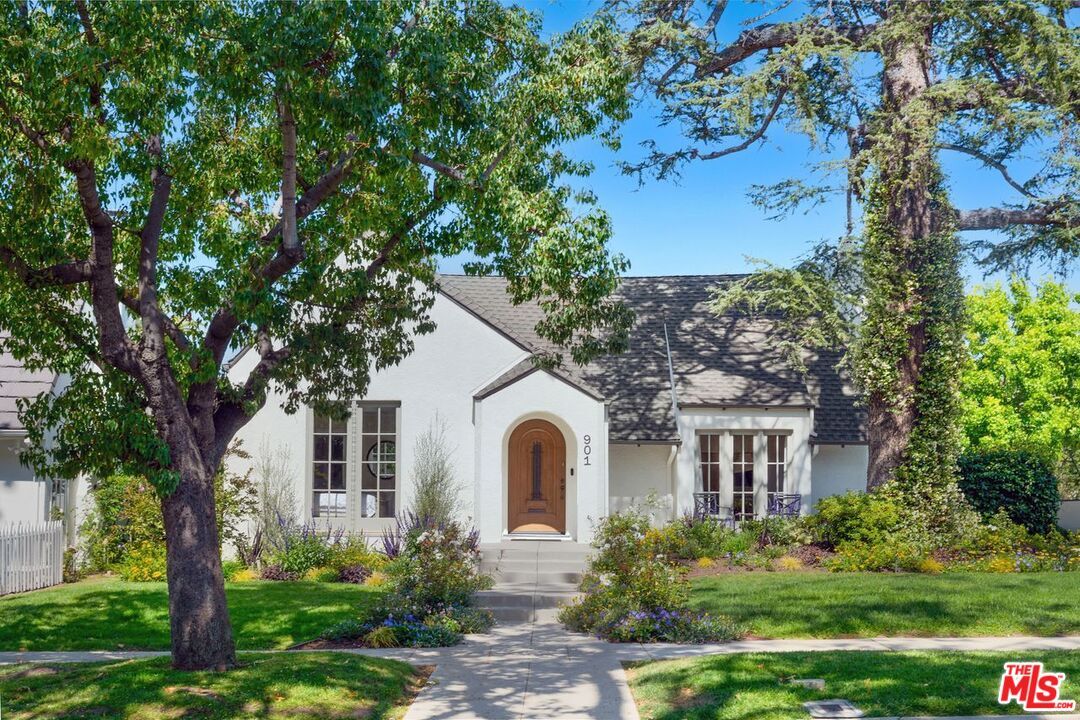 Property Photo:  901 S Hudson Ave  CA 90019 