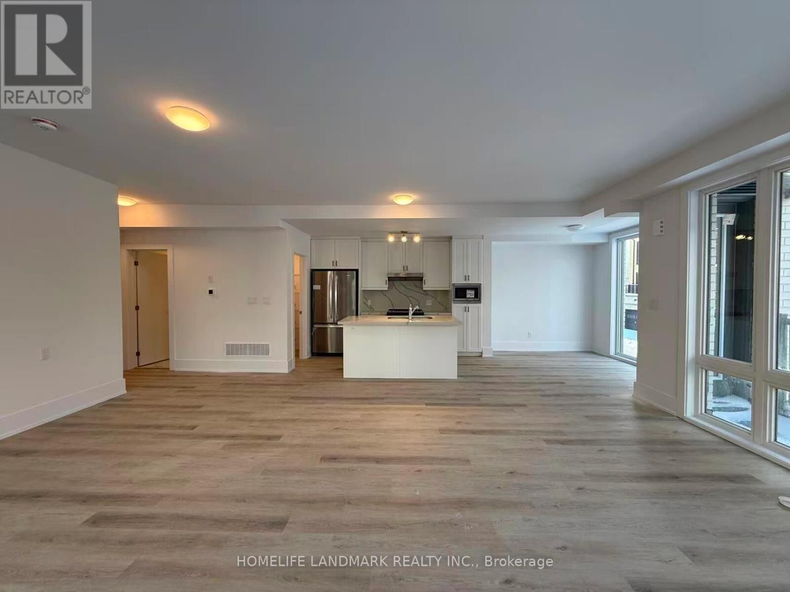 Property Photo:  11 Kerns Lane  ON L4E 1M1 