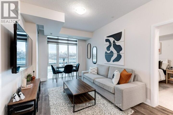 Property Photo:  16 Concord Place 123  ON L3M 0J1 