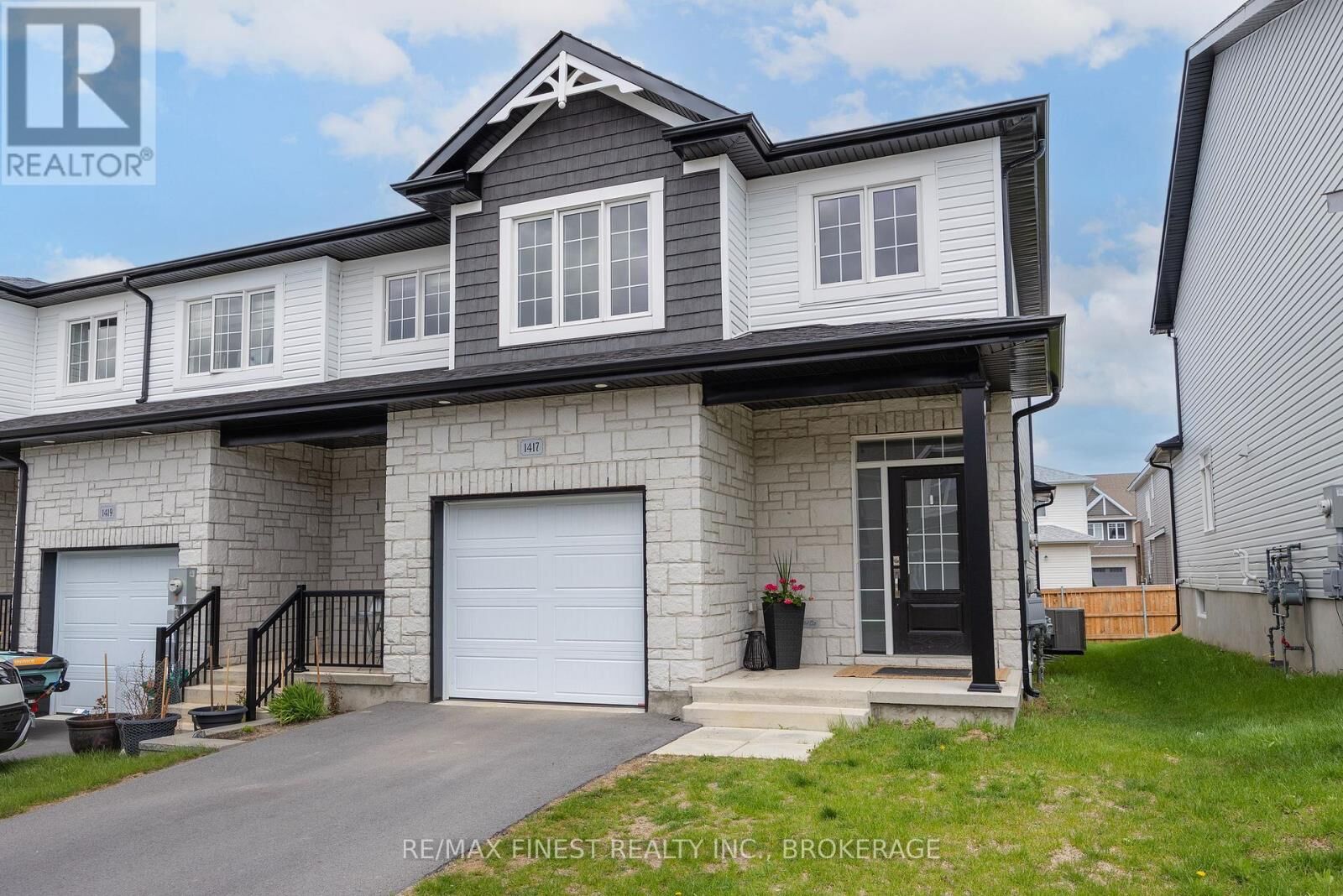 Property Photo:  1417 Summer Street  ON K7K 0H9 